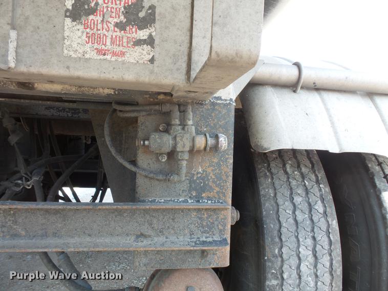 image for item DC4700 2006 West-Mark tank trailer