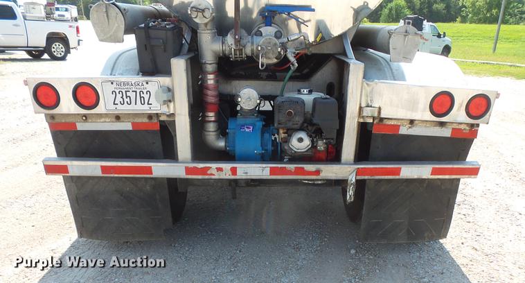 image for item DC4700 2006 West-Mark tank trailer