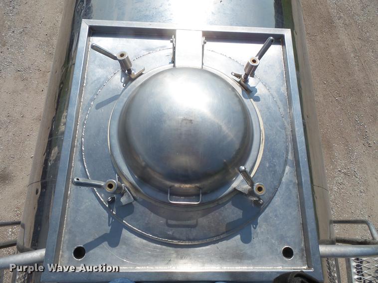 image for item DC4700 2006 West-Mark tank trailer