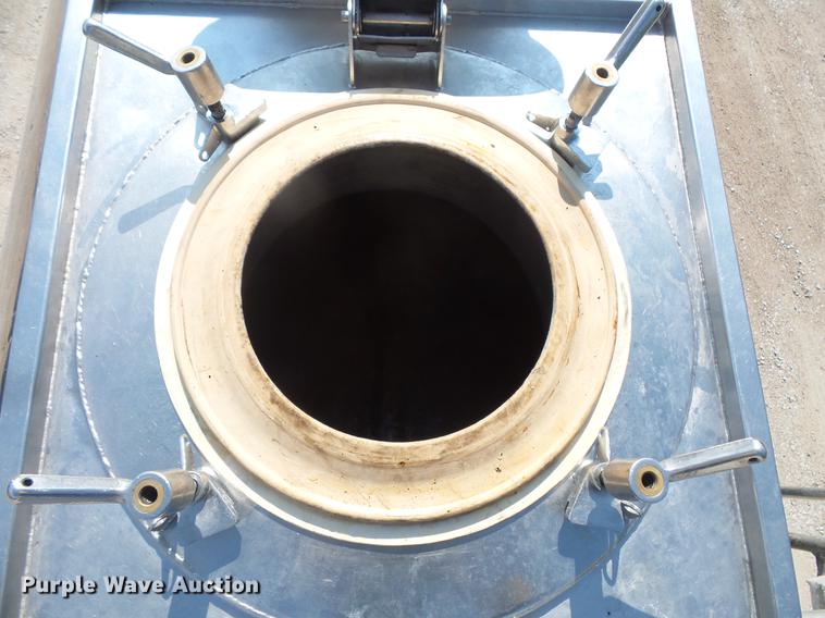 image for item DC4700 2006 West-Mark tank trailer