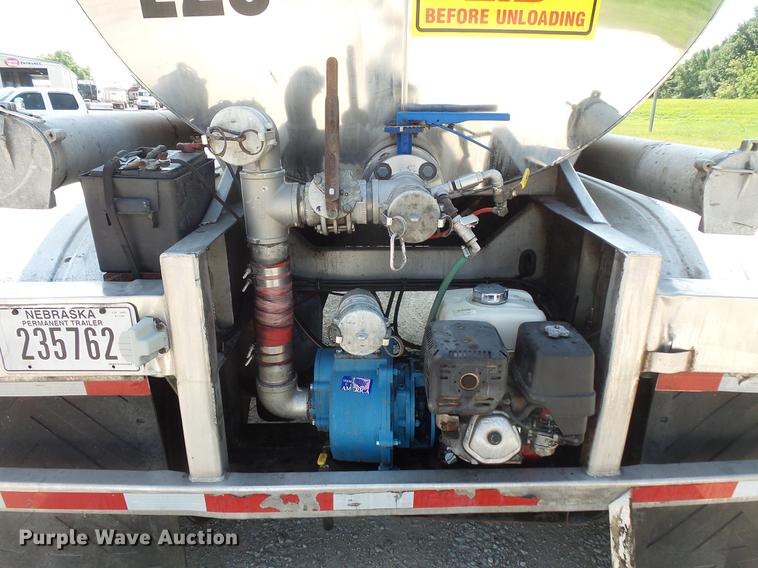 image for item DC4700 2006 West-Mark tank trailer