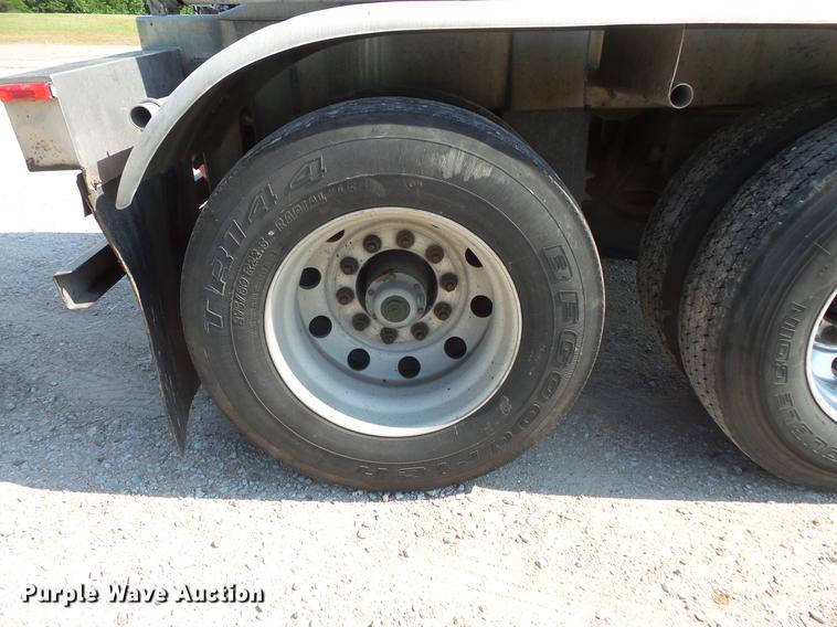 image for item DC4700 2006 West-Mark tank trailer