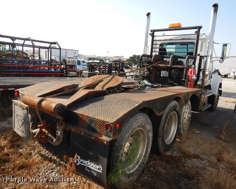 image for item DC5946 2001 Mack CH613 semi truck