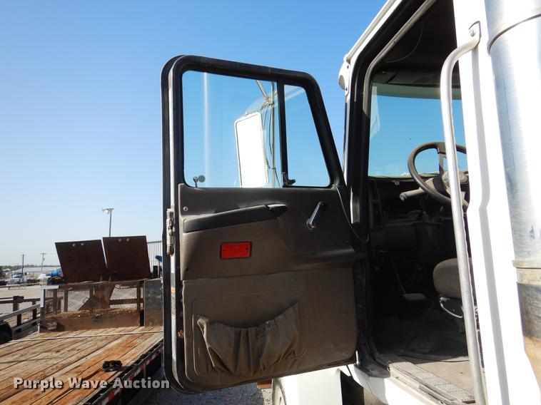 image for item DC5946 2001 Mack CH613 semi truck