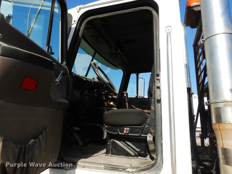 image for item DC5946 2001 Mack CH613 semi truck