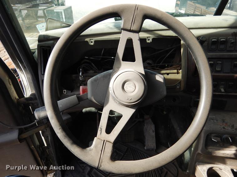 image for item DC5946 2001 Mack CH613 semi truck