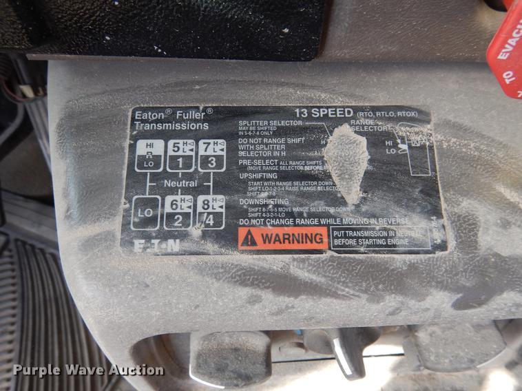 image for item DC5946 2001 Mack CH613 semi truck