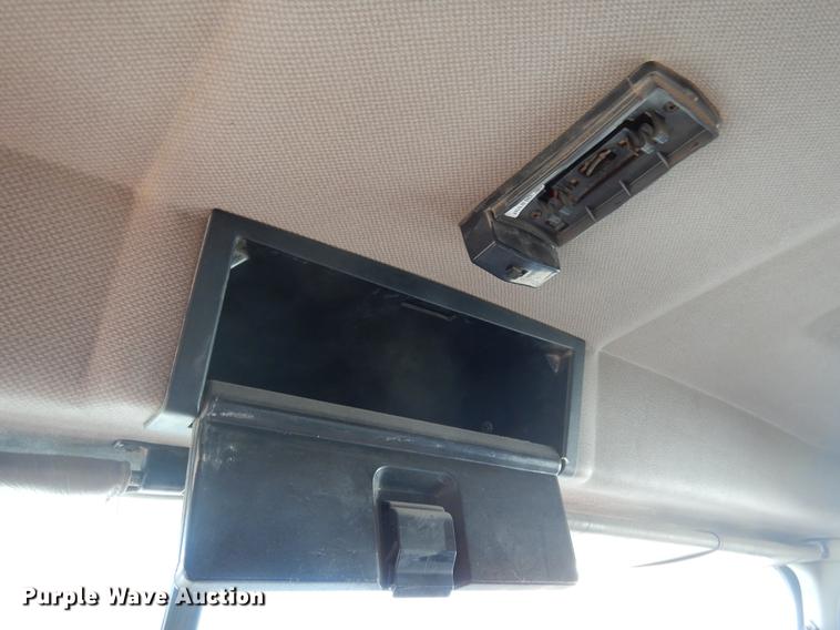 image for item DC5946 2001 Mack CH613 semi truck