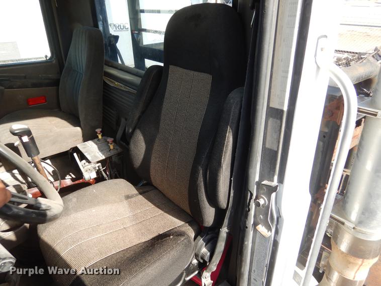 image for item DC5946 2001 Mack CH613 semi truck