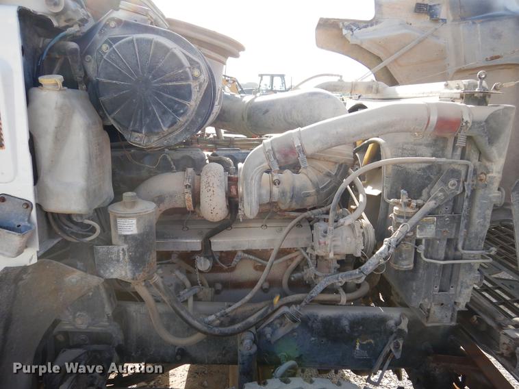 image for item DC5946 2001 Mack CH613 semi truck