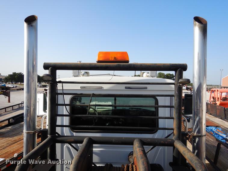 image for item DC5946 2001 Mack CH613 semi truck