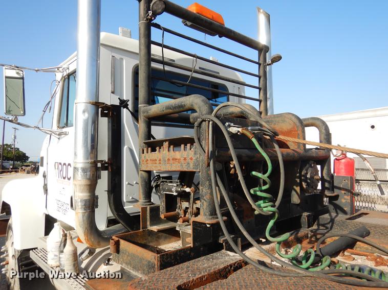 image for item DC5946 2001 Mack CH613 semi truck