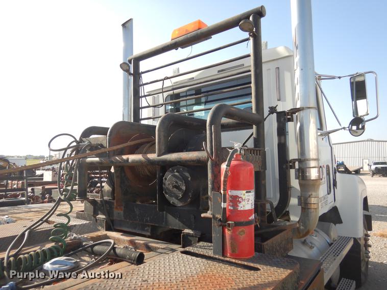 image for item DC5946 2001 Mack CH613 semi truck