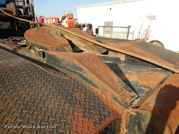 image for item DC5946 2001 Mack CH613 semi truck