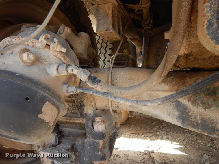 image for item DC5946 2001 Mack CH613 semi truck