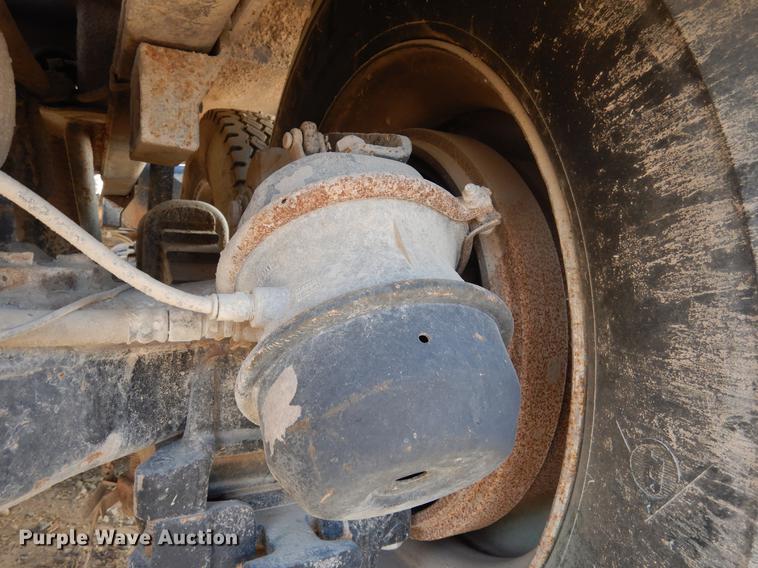 image for item DC5946 2001 Mack CH613 semi truck