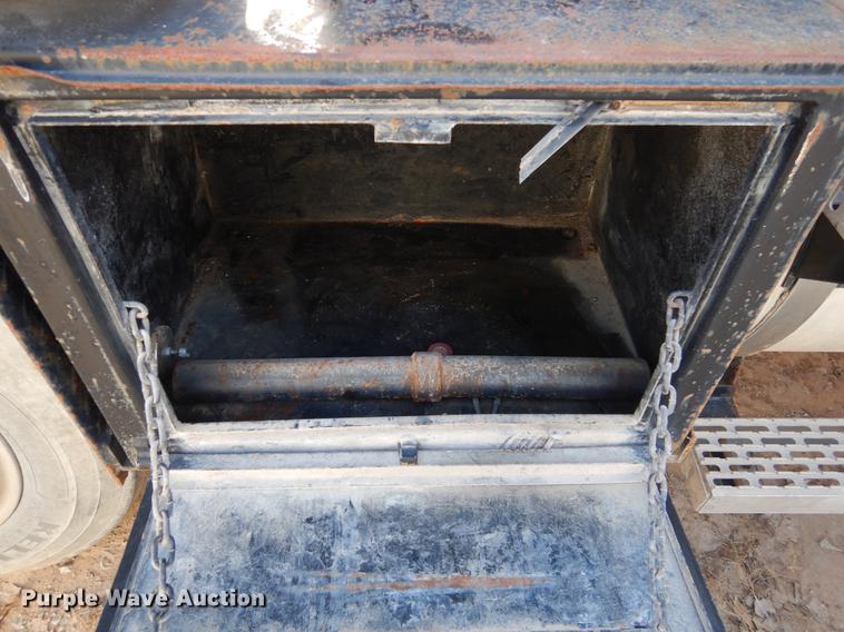 image for item DC5946 2001 Mack CH613 semi truck