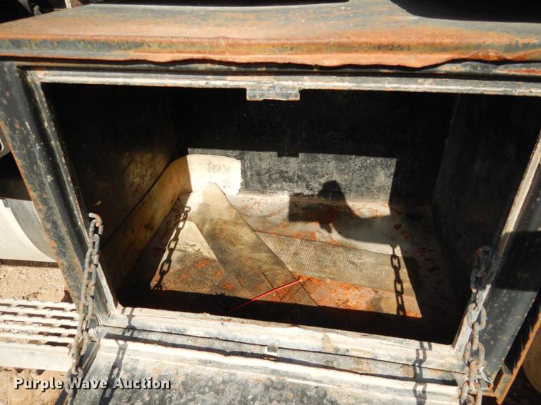 image for item DC5946 2001 Mack CH613 semi truck