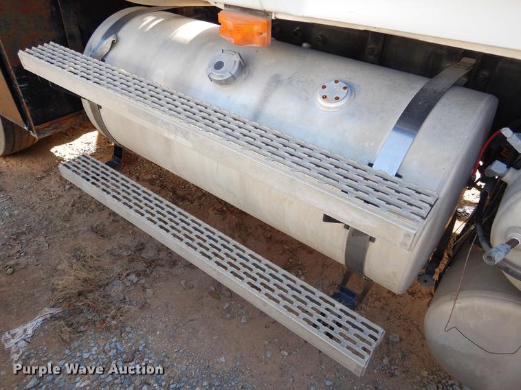 image for item DC5946 2001 Mack CH613 semi truck