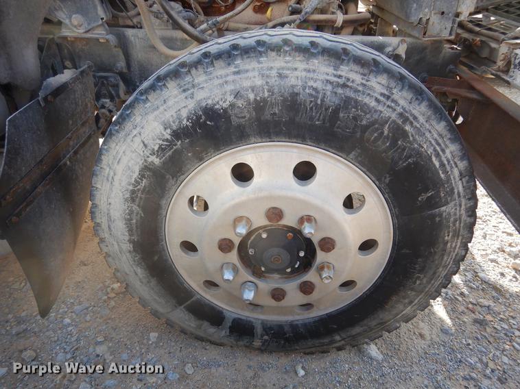 image for item DC5946 2001 Mack CH613 semi truck