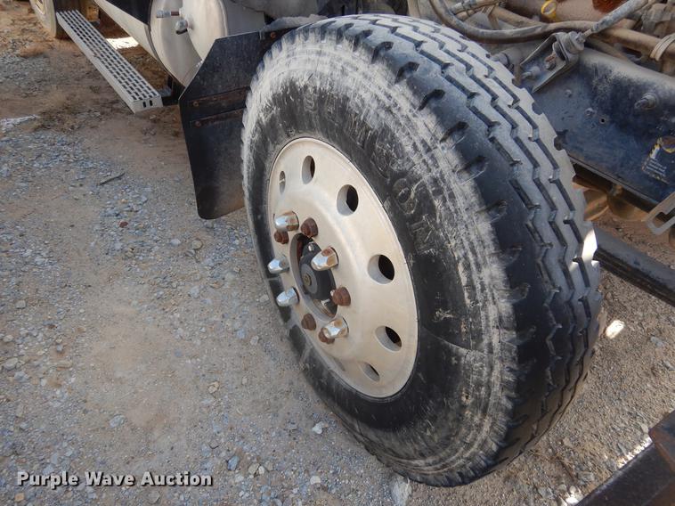 image for item DC5946 2001 Mack CH613 semi truck