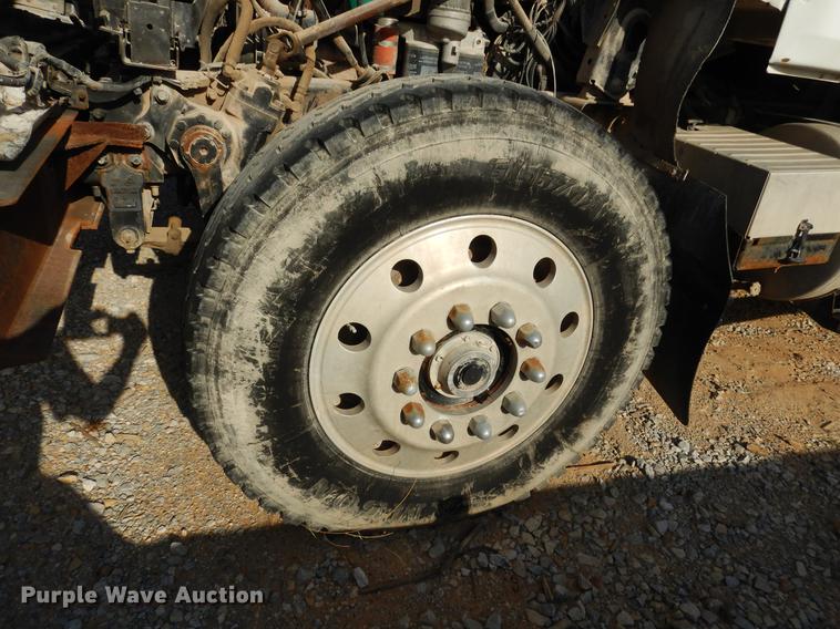 image for item DC5946 2001 Mack CH613 semi truck