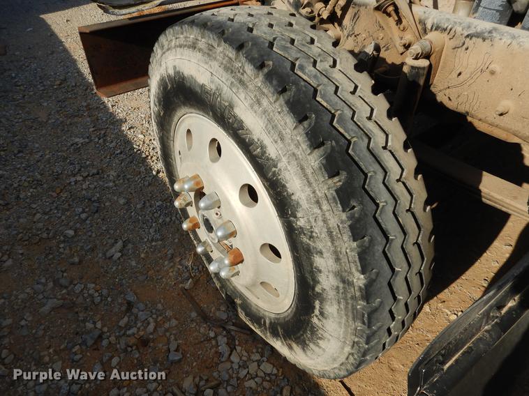 image for item DC5946 2001 Mack CH613 semi truck