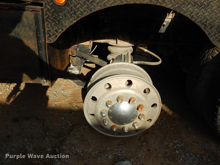 image for item DC5946 2001 Mack CH613 semi truck