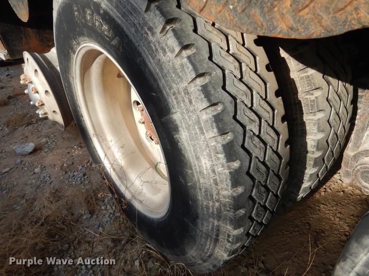 image for item DC5946 2001 Mack CH613 semi truck