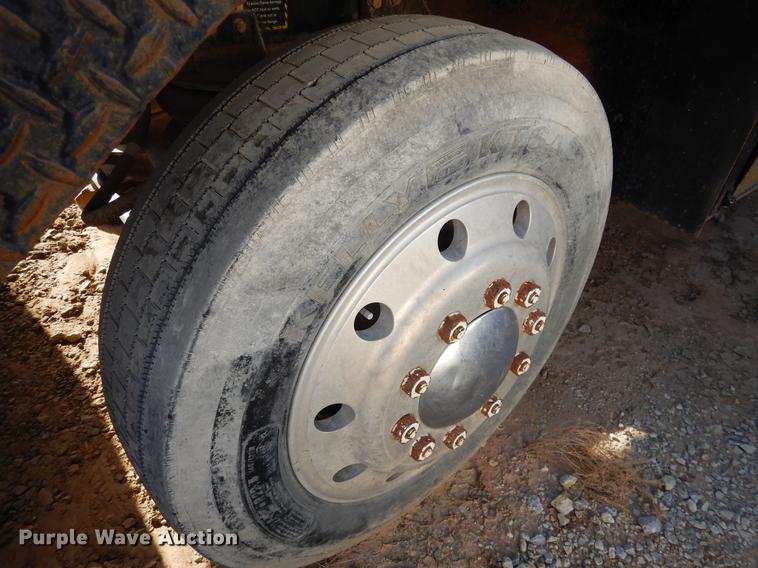 image for item DC5946 2001 Mack CH613 semi truck