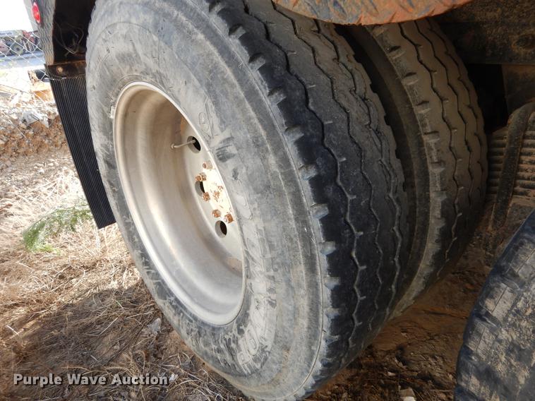 image for item DC5946 2001 Mack CH613 semi truck