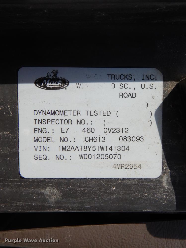 image for item DC5946 2001 Mack CH613 semi truck