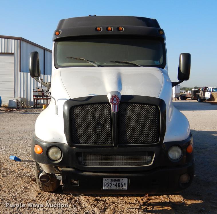 image for item DC5947 2006 Kenworth T2000 semi truck
