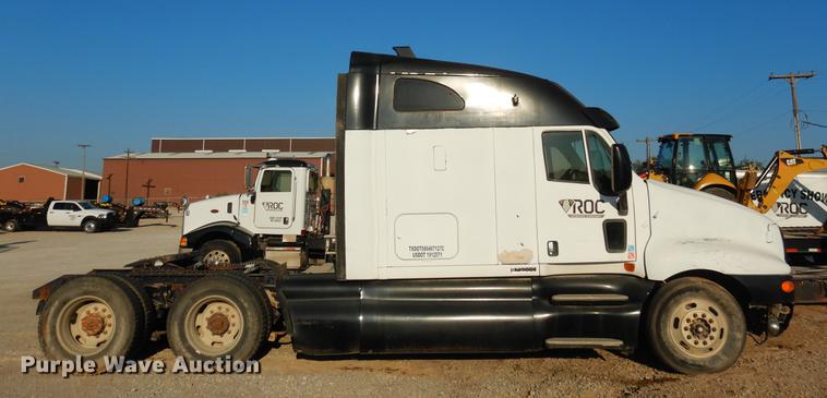 image for item DC5947 2006 Kenworth T2000 semi truck