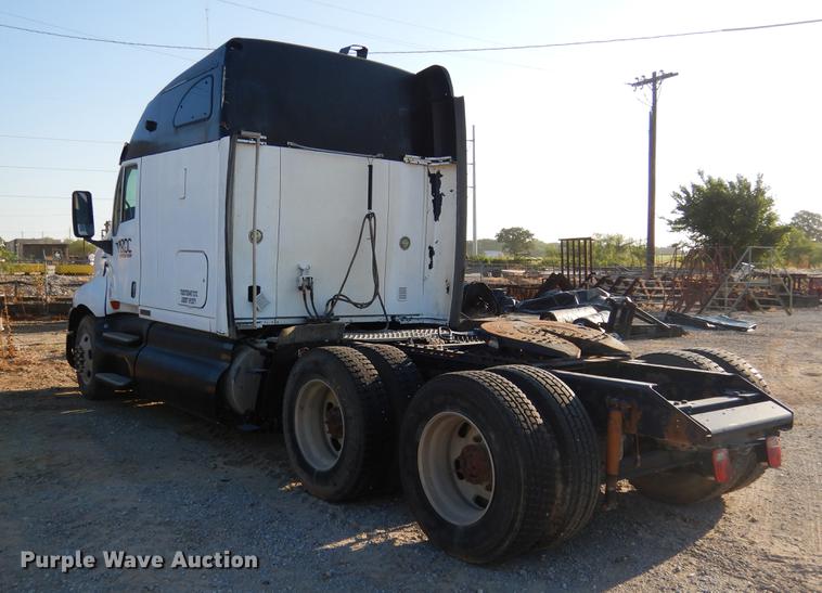 image for item DC5947 2006 Kenworth T2000 semi truck