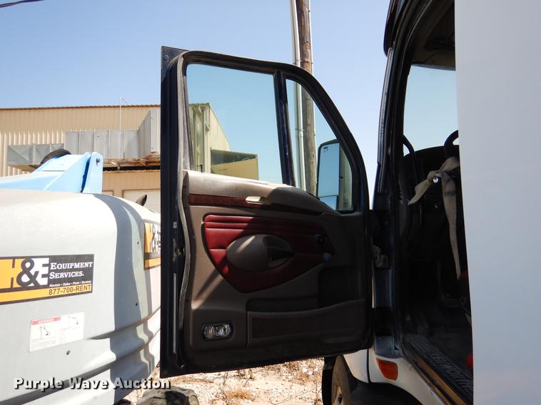 image for item DC5947 2006 Kenworth T2000 semi truck