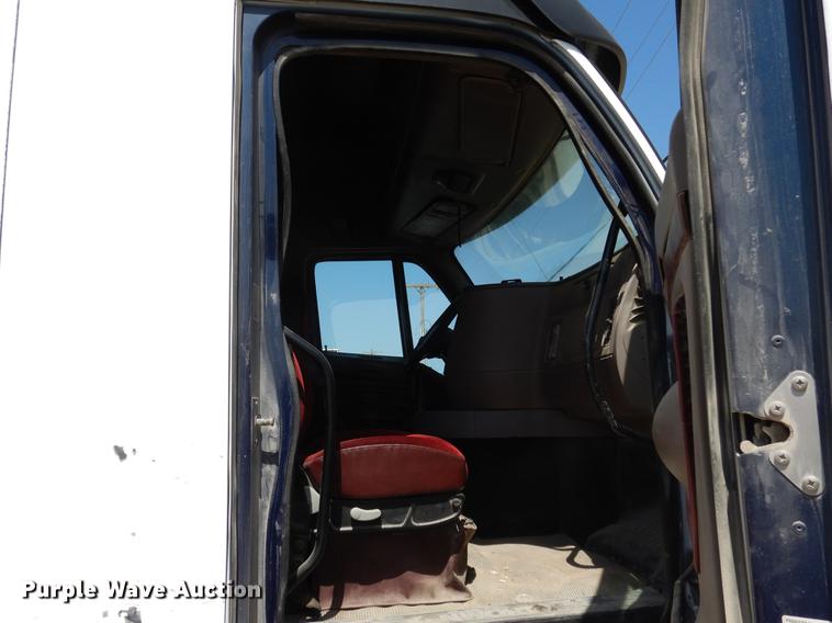 image for item DC5947 2006 Kenworth T2000 semi truck