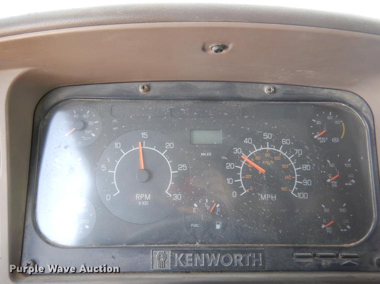 image for item DC5947 2006 Kenworth T2000 semi truck