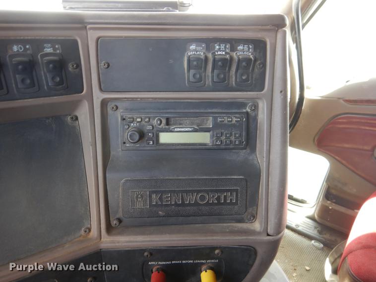 image for item DC5947 2006 Kenworth T2000 semi truck