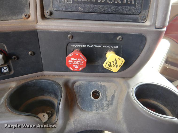 image for item DC5947 2006 Kenworth T2000 semi truck