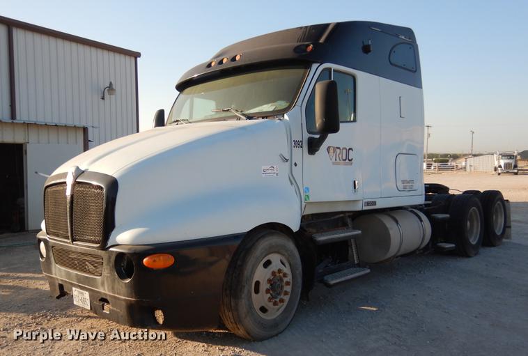 image for item DC5948 2005 Kenworth T2000 semi truck
