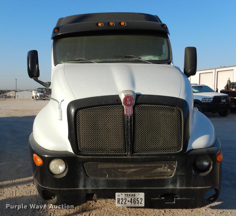 image for item DC5948 2005 Kenworth T2000 semi truck
