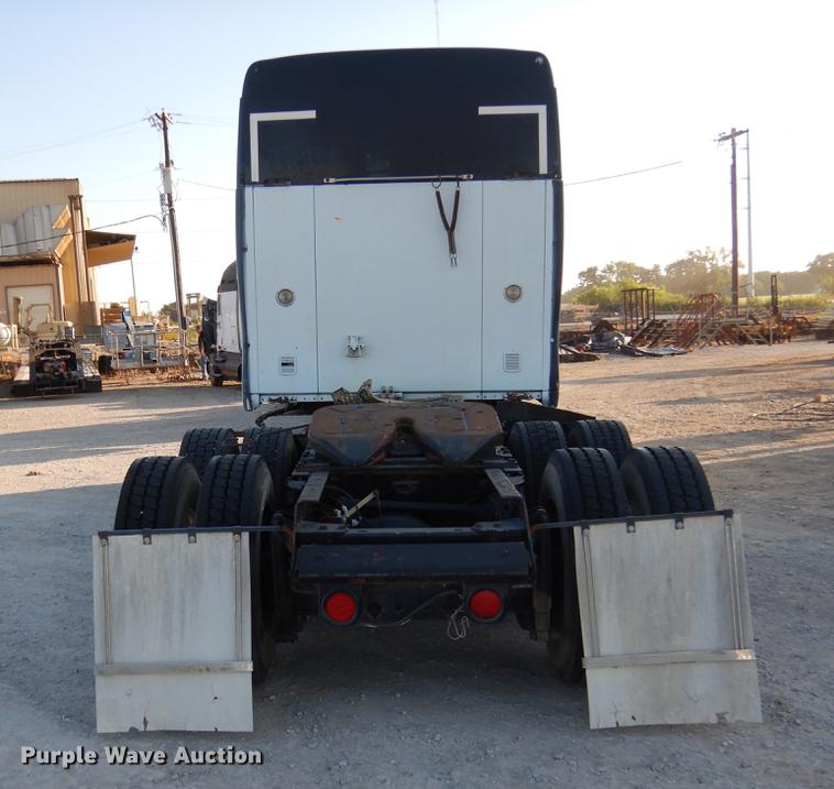 image for item DC5948 2005 Kenworth T2000 semi truck