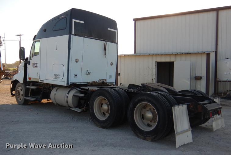 image for item DC5948 2005 Kenworth T2000 semi truck