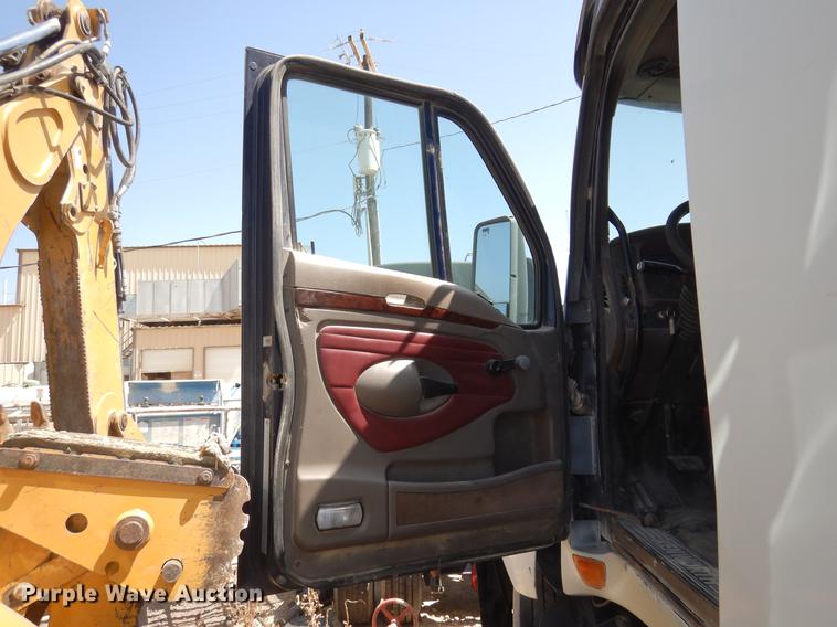 image for item DC5948 2005 Kenworth T2000 semi truck