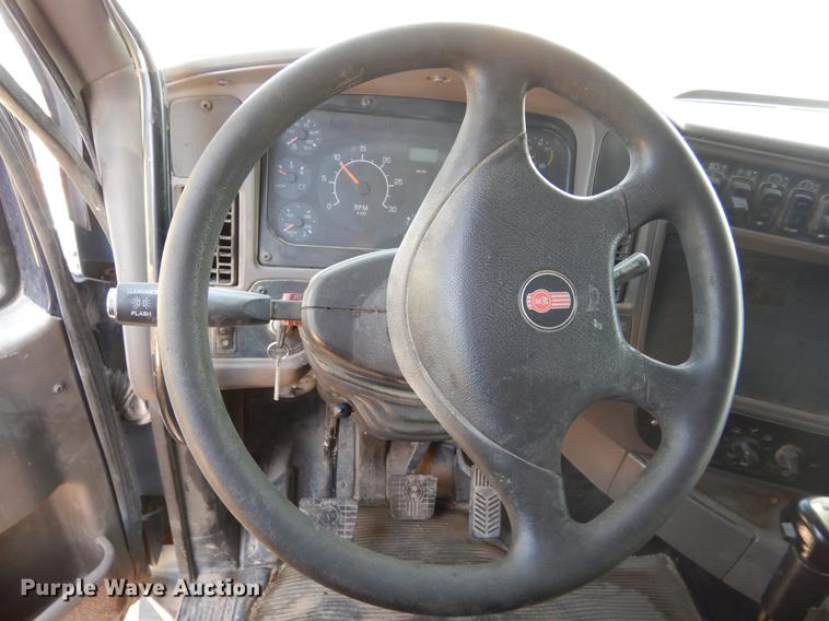 image for item DC5948 2005 Kenworth T2000 semi truck