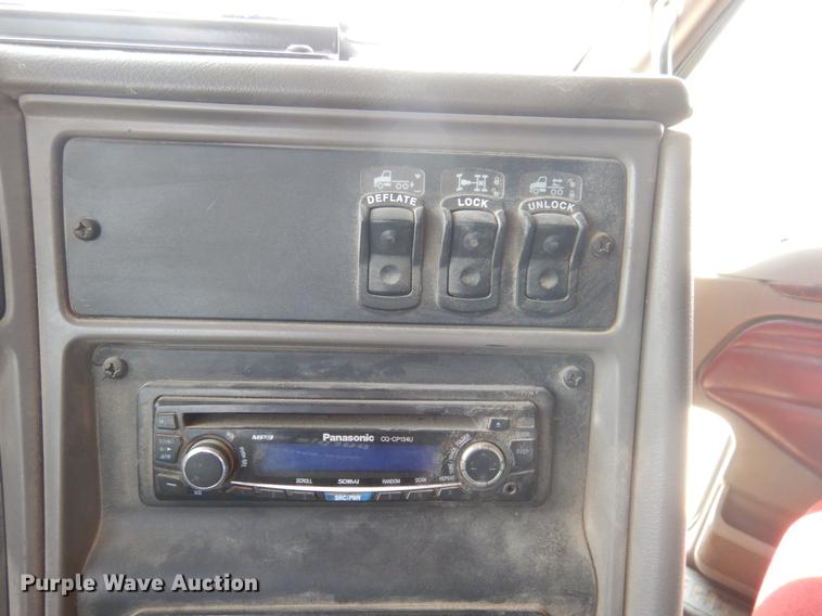 image for item DC5948 2005 Kenworth T2000 semi truck