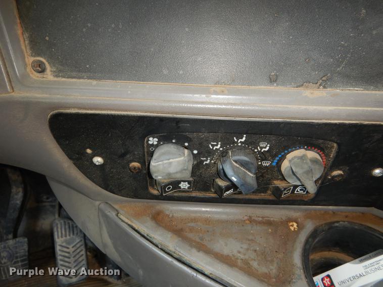 image for item DC5948 2005 Kenworth T2000 semi truck