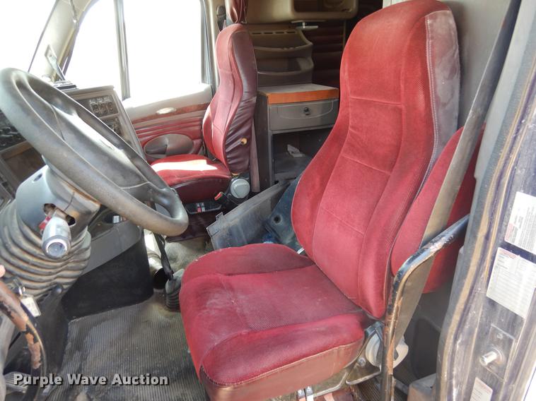 image for item DC5948 2005 Kenworth T2000 semi truck
