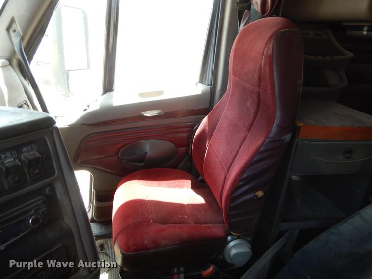 image for item DC5948 2005 Kenworth T2000 semi truck